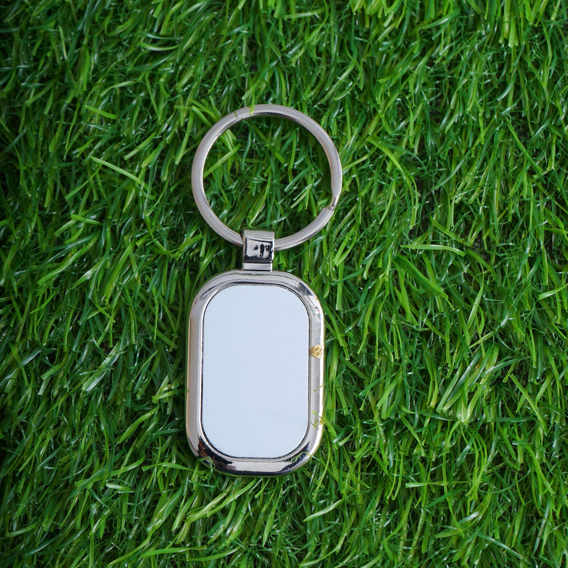 Metal keychain  [Contact us on whatsapp]
